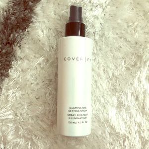 Cover fox illuminating setting spray